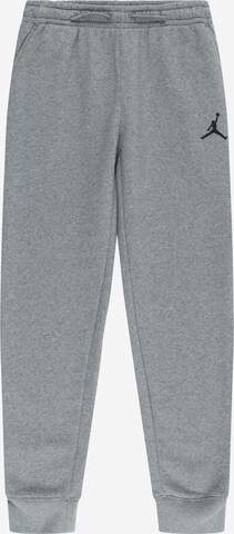 Tapered Pantaloni 'ESSENTIALS' di Jordan in grigio: frontale