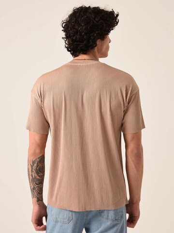 Tricou de la Antioch pe bej