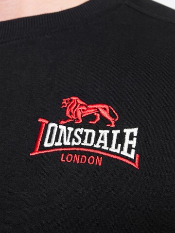 LONSDALE Sweatshirt ' LYMPSTONE ' in Schwarz