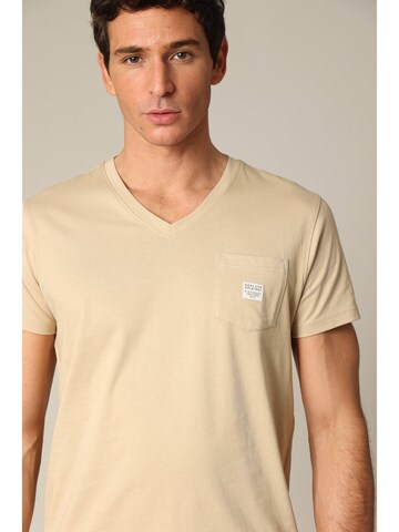 T-Shirt 'Vasito' Deeluxe en beige