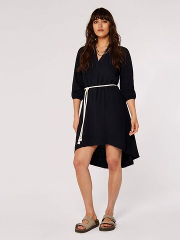 Robe Apricot en noir : devant