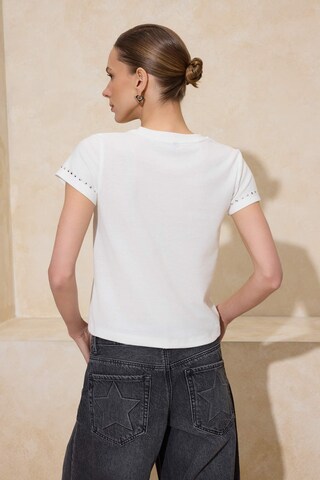 Trendyol - Camiseta en blanco