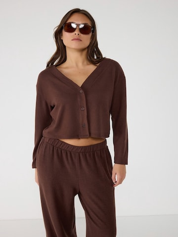No Matter What Gebreid vest in Bruin: voorkant