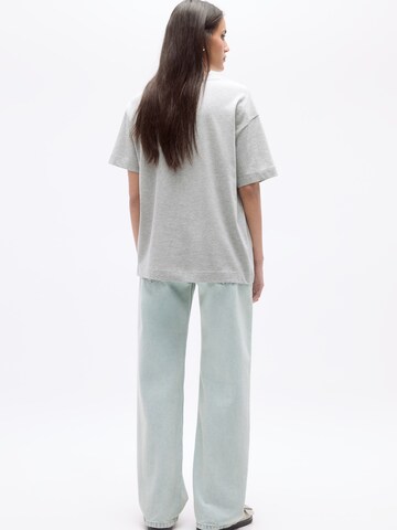 Pull&Bear Тениска в сиво