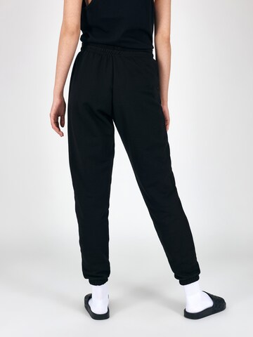 Magdeburg Los Angeles Tapered Broek in Zwart: terug