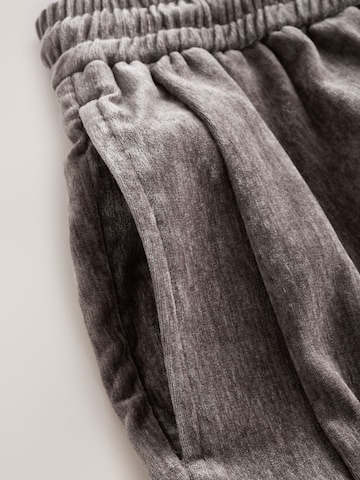 Wide Leg Pantalon 'Chenille' Next en gris