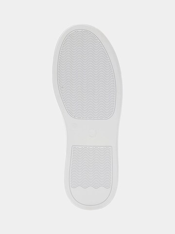GUESS Sneakers in White