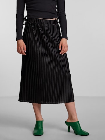 PIECES Skirt 'NOELLE' in Black