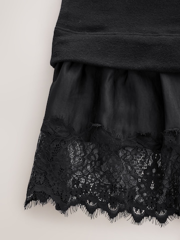 Next Mekko värissä musta