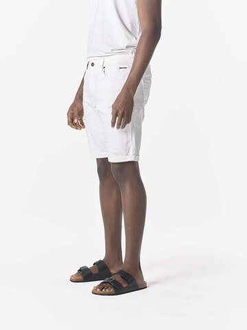 KOROSHI Regular Shorts in Weiß