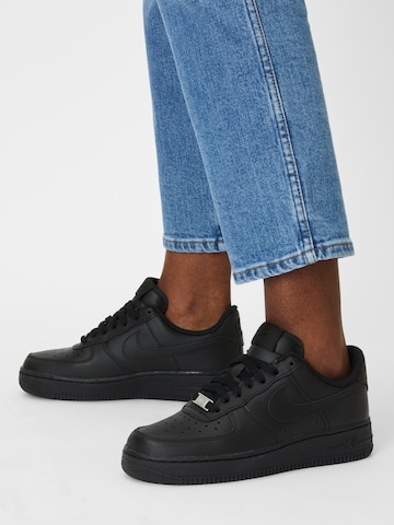 Nike Sportswear Sneakers laag 'AIR FORCE 1 07' in Zwart: voorkant