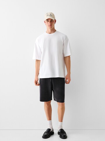 Bershka Loosefit Shorts in Schwarz
