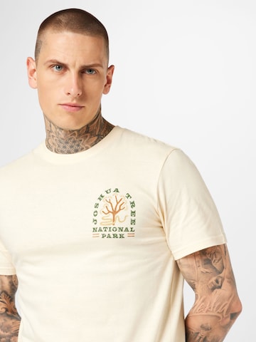 Cotton On Koszulka 'Tbar Art' w kolorze beżowy