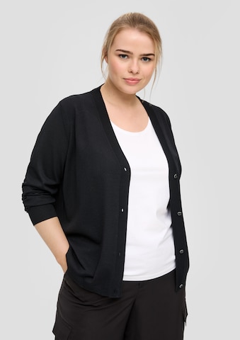 QS Strickjacke (GRS) in Schwarz: Vorderseite