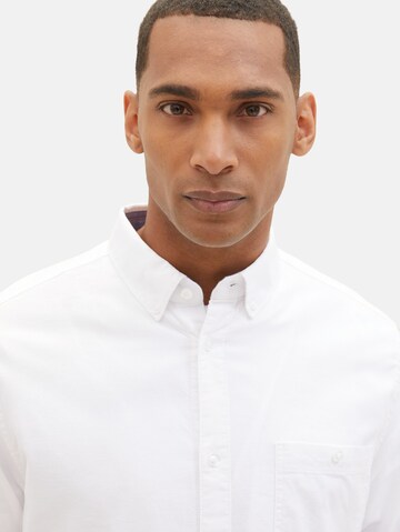 Coupe regular Chemise TOM TAILOR en blanc