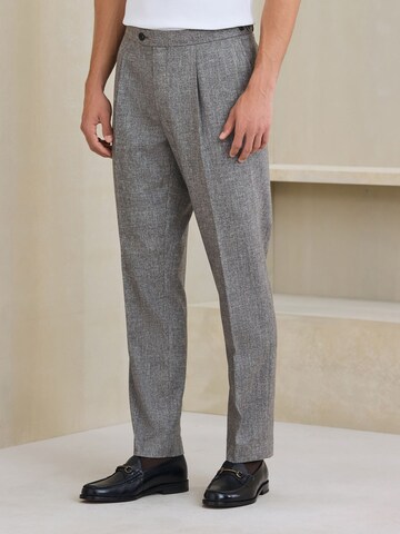 Next - regular Pantalón plisado en gris