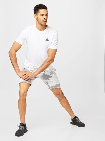 ADIDAS SPORTSWEAR Λειτουργικό μπλουζάκι 'Essentials' σε λευκό