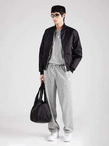 Nike Sportswear Loosefit Housut 'CLUB' värissä harmaa