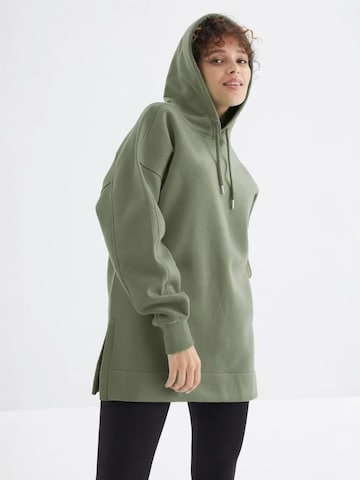 Tommy Life Sweatshirt in Green: front