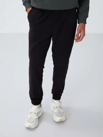 Effilé Pantalon Tommy Life en noir : devant