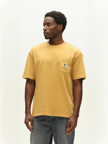 GABBA Comfort Fit T-shirt ' GABnigel ' in Gelb: Vorderseite
