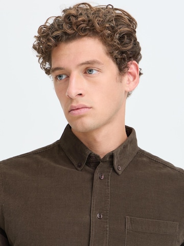 Coupe regular Chemise ' CFAton ' Casual Friday en marron