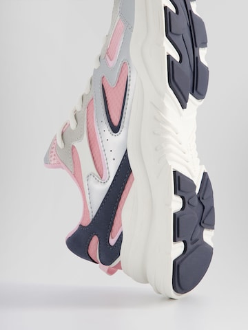 Bershka Rövid szárú sportcipők - vegyes színek