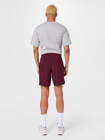 regular Pantaloni sportivi di UNDER ARMOUR in rosso