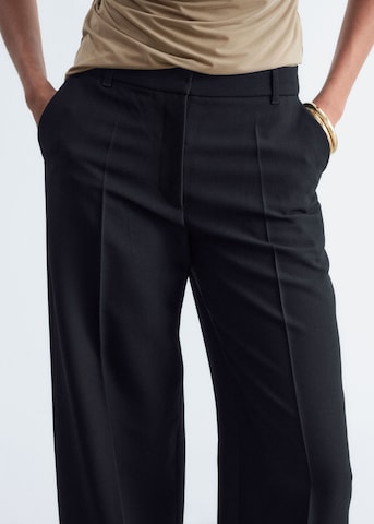 & Other Stories - Pierna ancha Pantalón de pinzas en negro