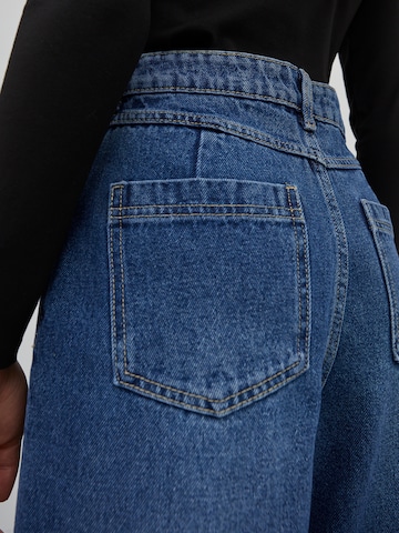 EDITED Tapered Jeans 'Rina' in Blau