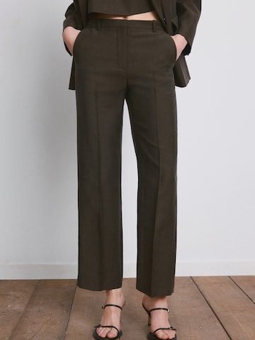 Wide Leg Pantalon à plis 'Tempo' MANGO en marron : devant