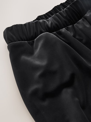 Next Loosefit Hose in Schwarz