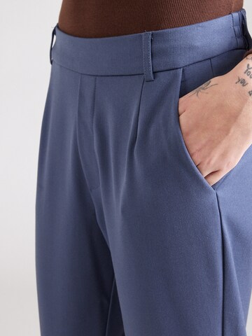 Slimfit Pantaloni con pieghe 'VIVarone' di VILA in blu