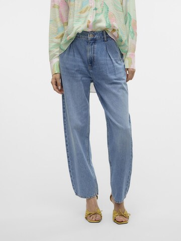VERO MODA Loose fit Pleat-front jeans 'Etna' in Blue: front
