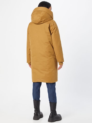 Manteau d’hiver minimum en marron