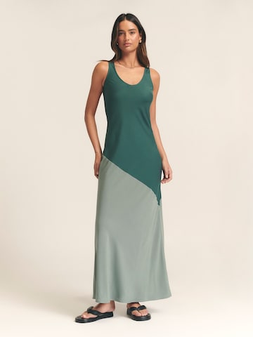 St MRLO Dress in Green: front