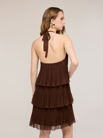 MOTIVI - Vestido en marrón