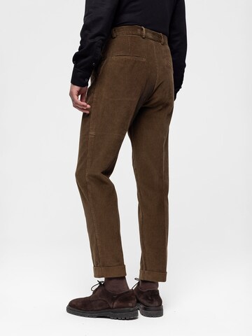 Antioch Tapered Pleat-front trousers in Brown