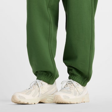 new balance Tapered Broek 'Athletics' in Groen