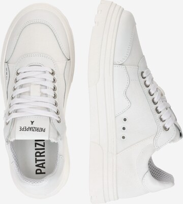 PATRIZIA PEPE - Zapatillas deportivas bajas en blanco