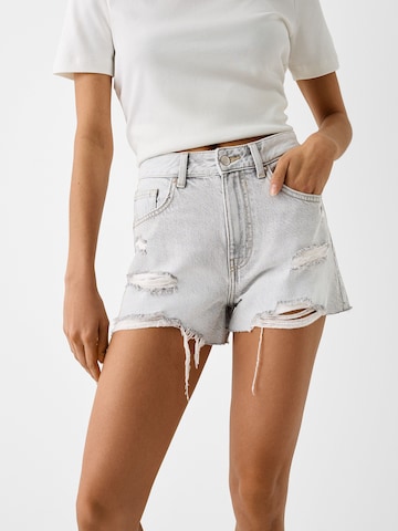 Bershka Regular Shorts in Grau