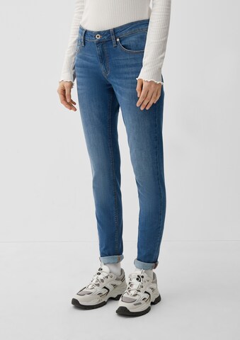 Skinny Jeans de la QS pe albastru: față