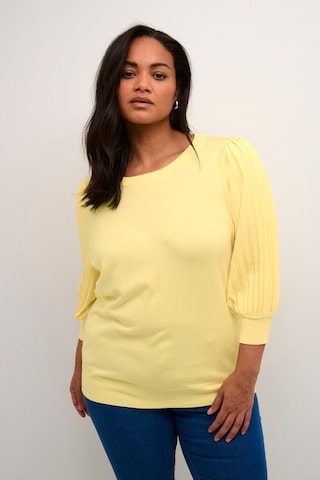 KAFFE CURVE Sweter w kolorze żółty: przód