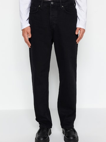 Trendyol Regular Jeans in Schwarz: Vorderseite