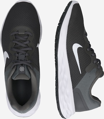 NIKE Laufschuh in Grau