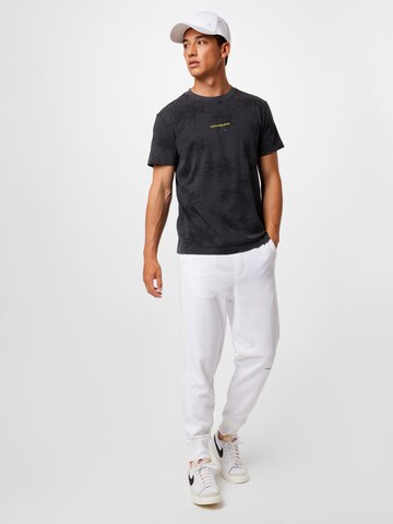 Calvin Klein Jeans Zúžený strih Nohavice - biela