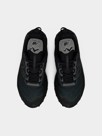 Chaussure de course 'Rebel Trail' new balance en noir