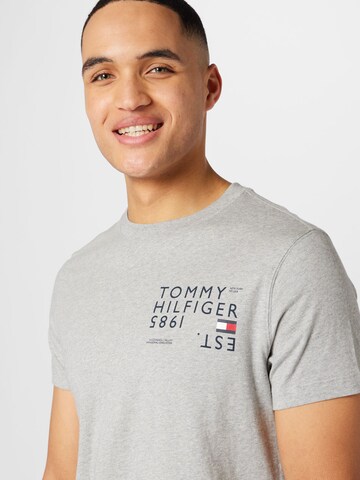 TOMMY HILFIGER Koszulka w kolorze szary