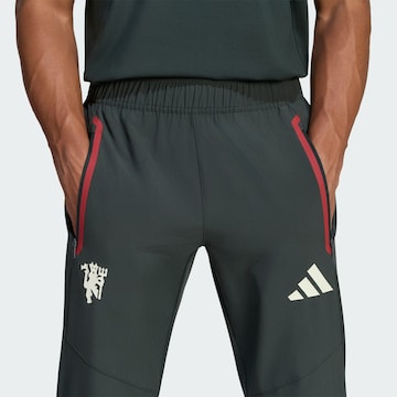 ADIDAS PERFORMANCE Slimfit Sportbroek 'Manchester United Tiro' in Groen