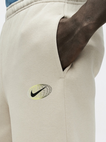 Regular Pantalon 'ATHL CLUB' Nike Sportswear en beige